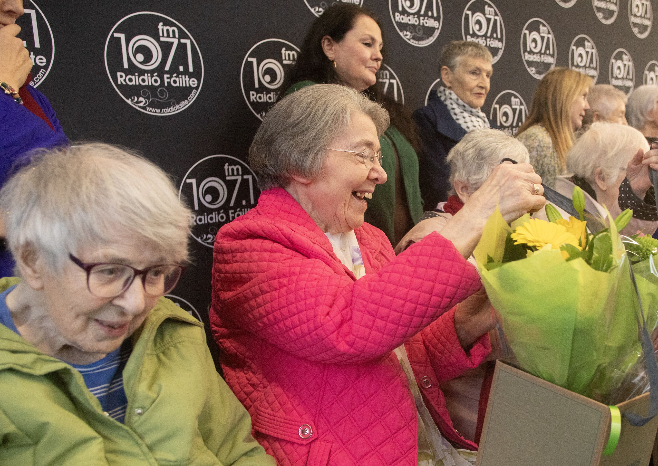 BUAILEADH BOS: Searmanas na Féile Bríde ag Raidió Fáilte. Bríd Mhic Sheáin agus Máire Uí Bhruadair chun tosaigh