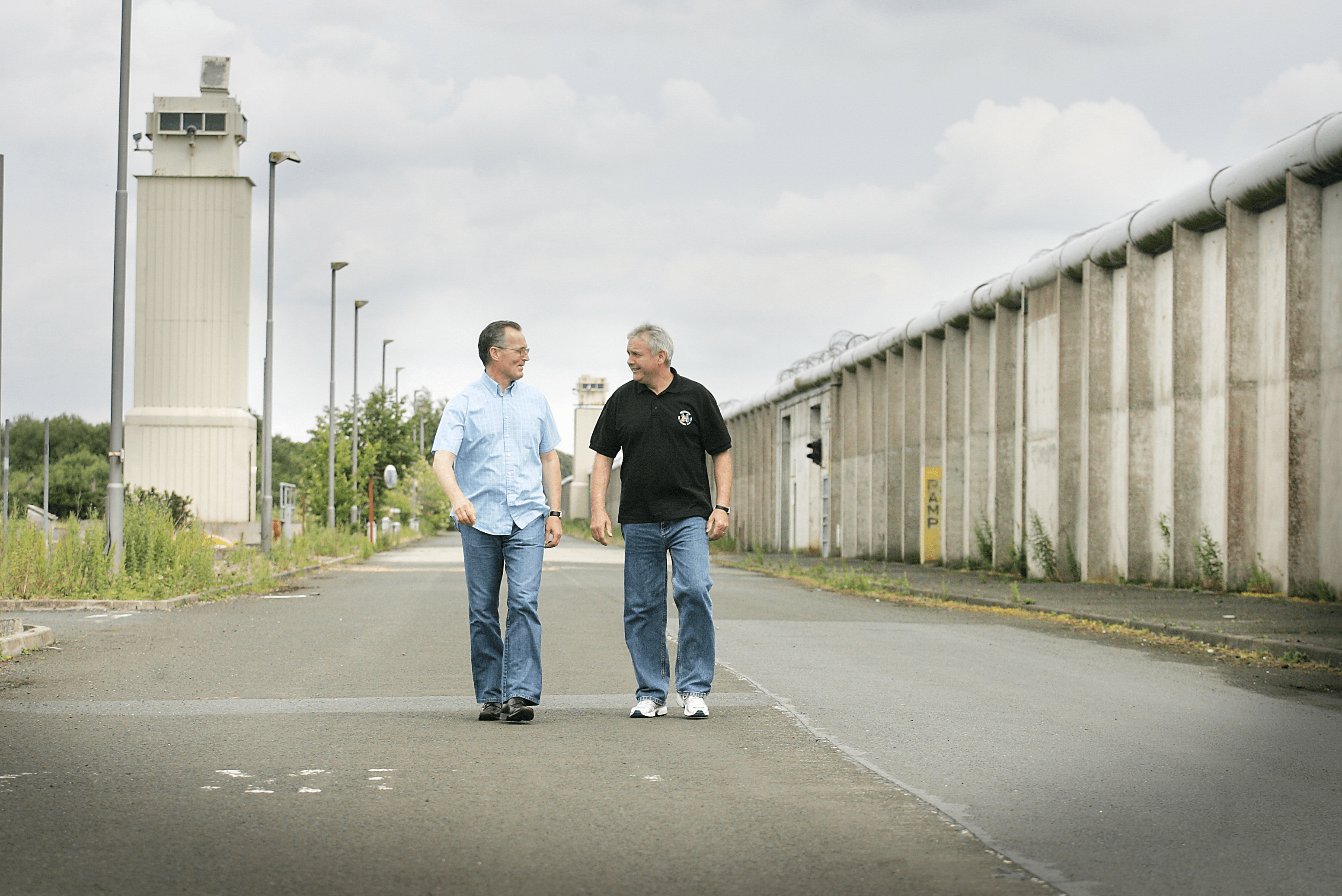 Gerry Kelly and the late Bik McFarlane visiting the H Blocks in 2008, with both having escaped from in September 1983