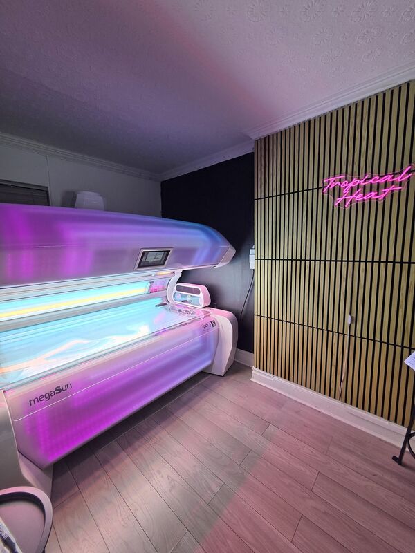 TROPICAL HEAT SUNBEDS