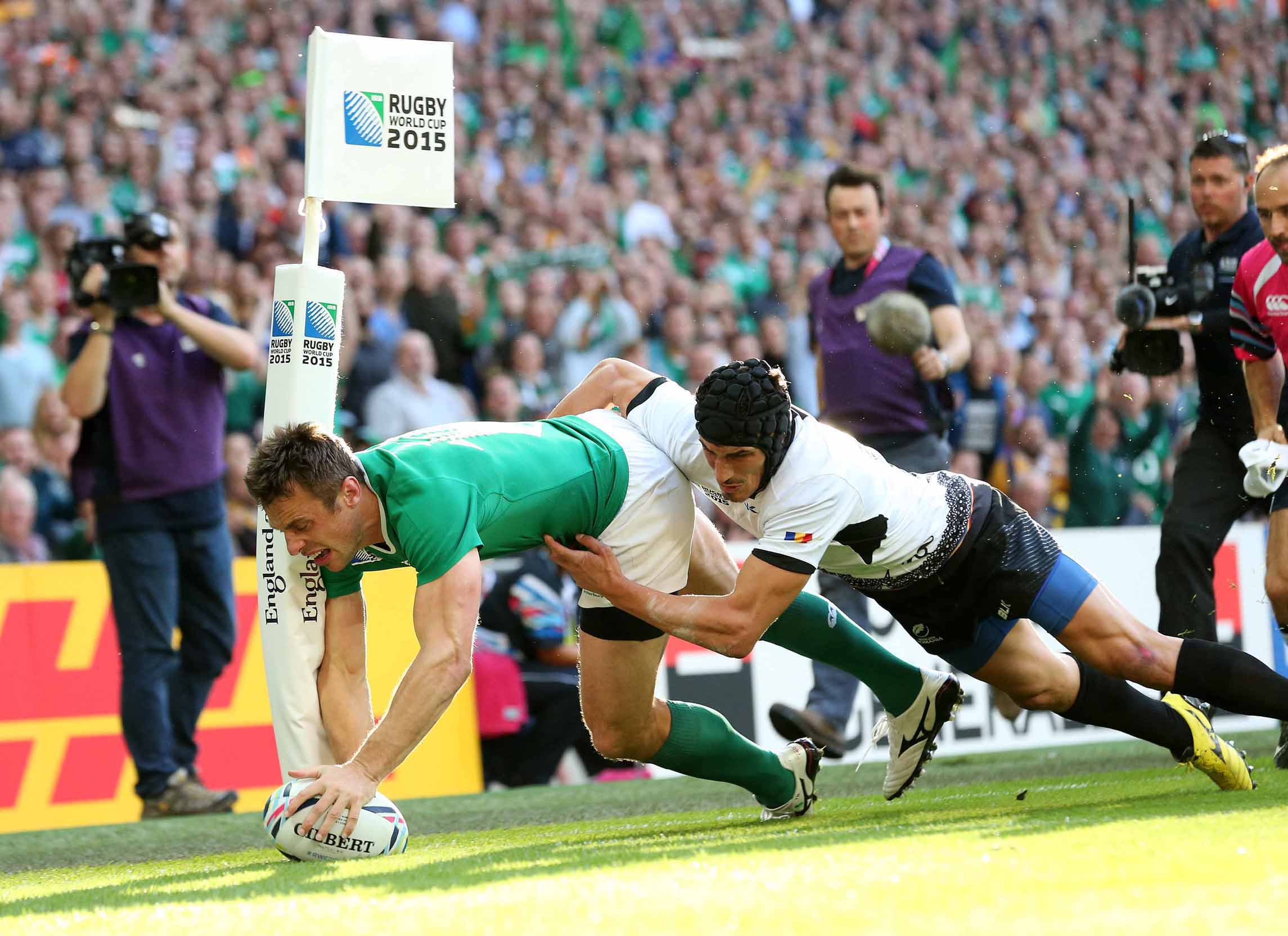 We’re expecting Tommy Bowe and company to rack up the points on Sunday, giving Italy a 19-point start