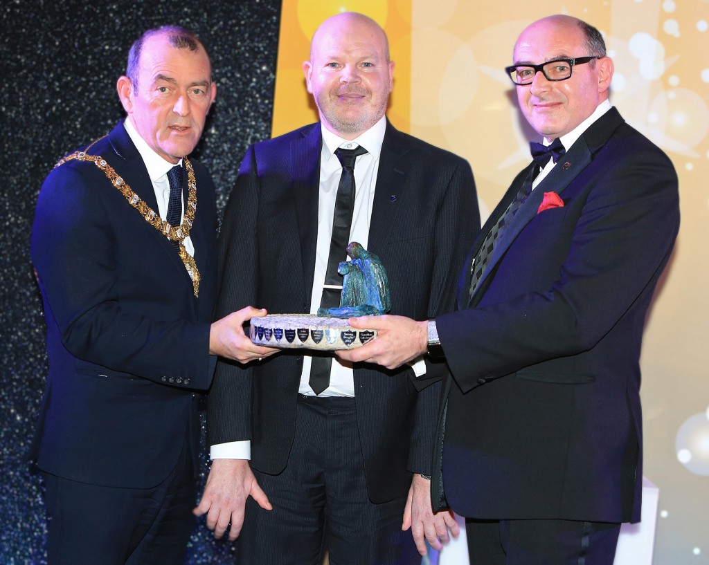 Anto Finnegan receiving the Aisling Person of the Year statuette (‘Wheel of Life’ by Cliodhna Cussen) from Lord Mayor Arder Carson and John D’Arcy, National Director of Open University Ireland, premier business sponsors of the Aisling Awards