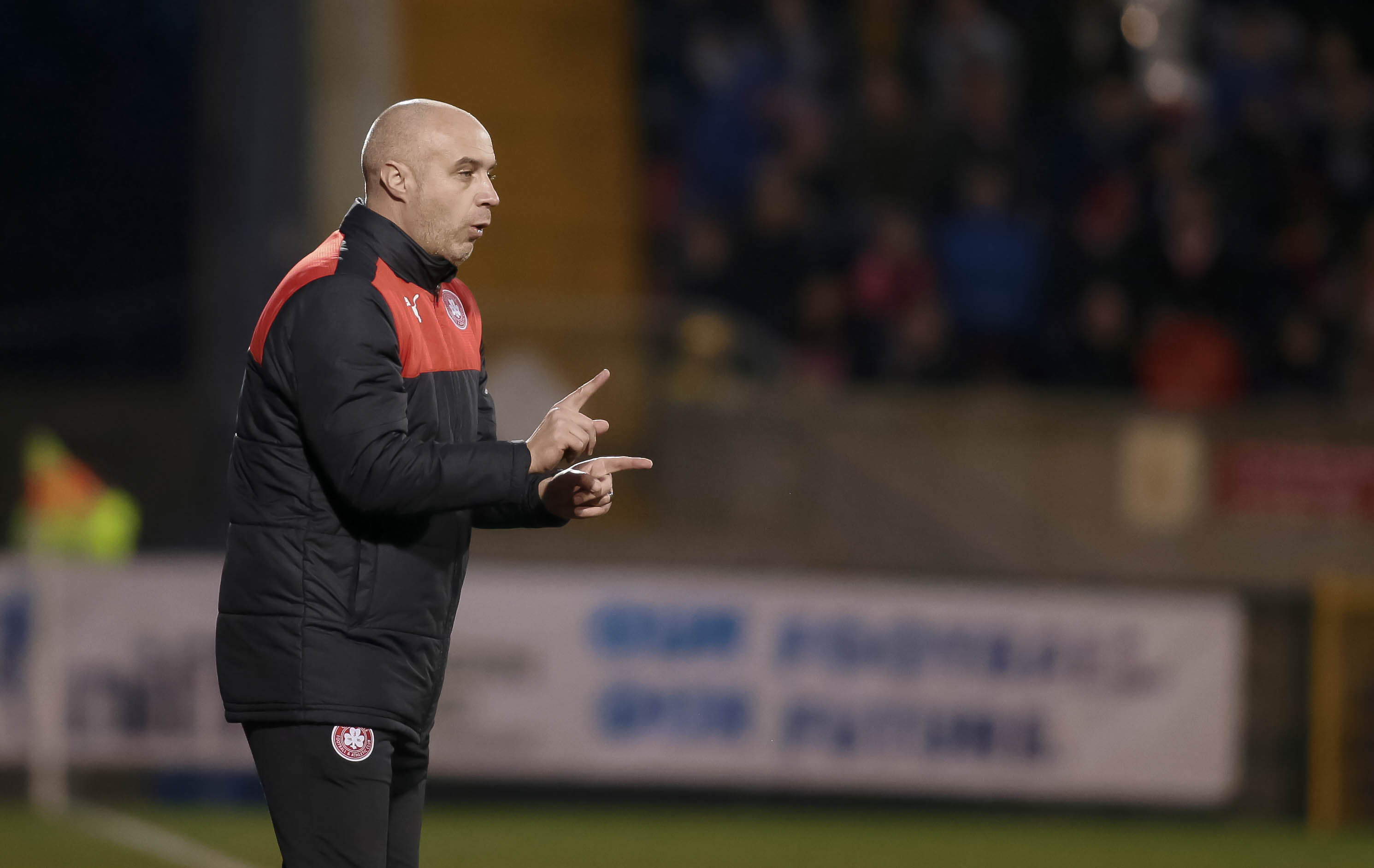 Cliftonville manager Gerard Lyttle admits his side must beat league-leaders Crusaders on Saturday if they are to have a chance of regaining the Gibson Cup. 
