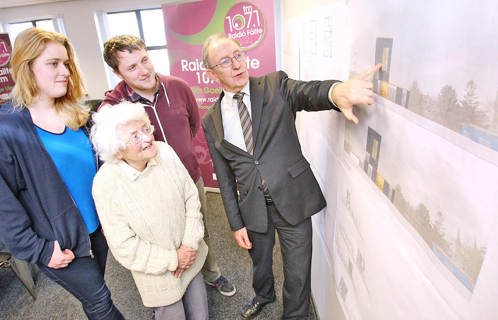 Fergus Ó hír, Clara Ní Ghiolla, Ciarán Mag Uidhir and Edel Ní Churraoin examine the Raidió Fáilte new-build plans