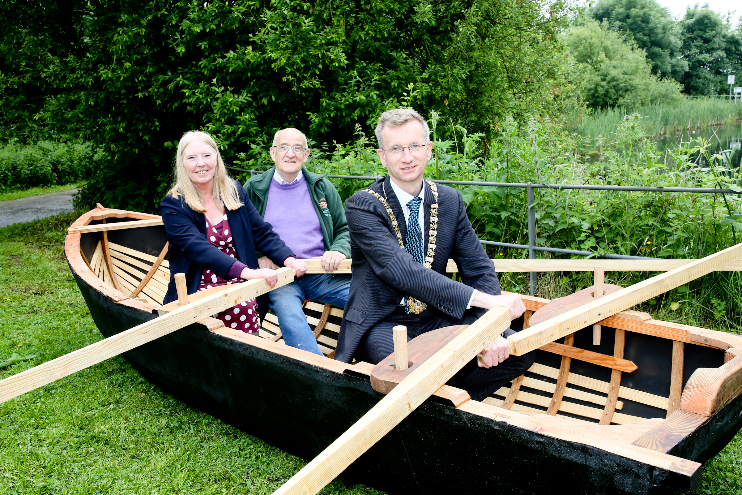 Lord Mayor Brian Kingston with Annie Armstrong from the Colin Neighbourhood Partnership and Liam Skeffington, a member of Colin Men’s Shed who helped handcraft the currach