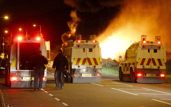 PSNI riot squad face off with a gang of loyalists Credit - Kevin Scott 