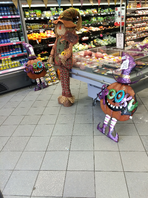 - It’s all happening on the Shaws Road. The Spar next to the outdoor laundrette had a Halloween display when Squinter paid a visit last week. Spooky is right… 