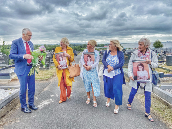 Former police chief Jon Boutcher who is heading the investigation into the killing of Jean Smyth Campbell joins her sisters Margaret McQuillian, Pat Smith, Anne Silcox and Sheila Denvir in Milltown Cemetery 